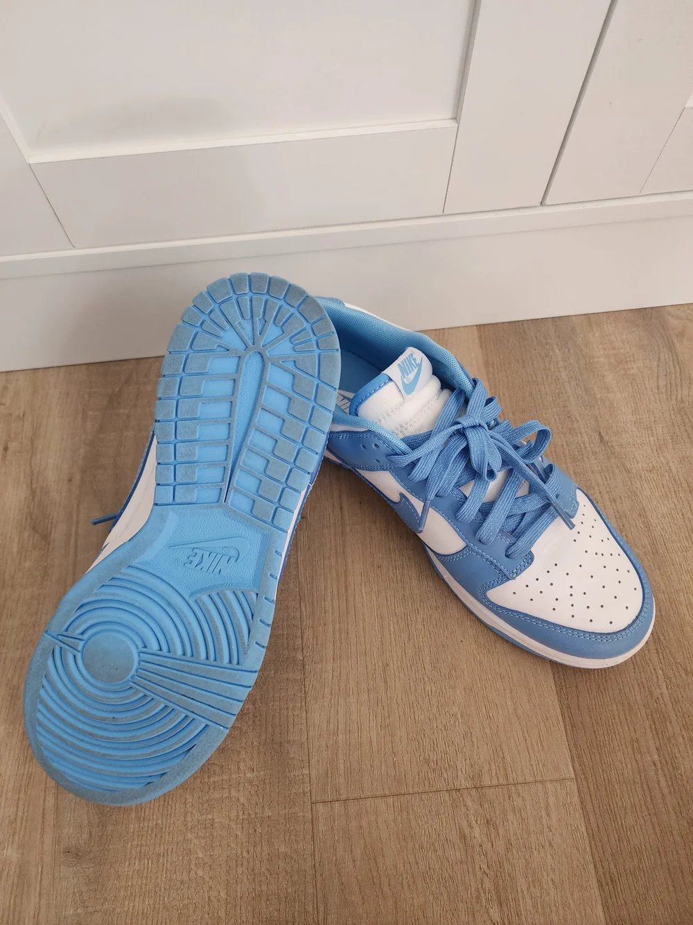 Nike Men’s Low-Top Sneakers in Blue/White